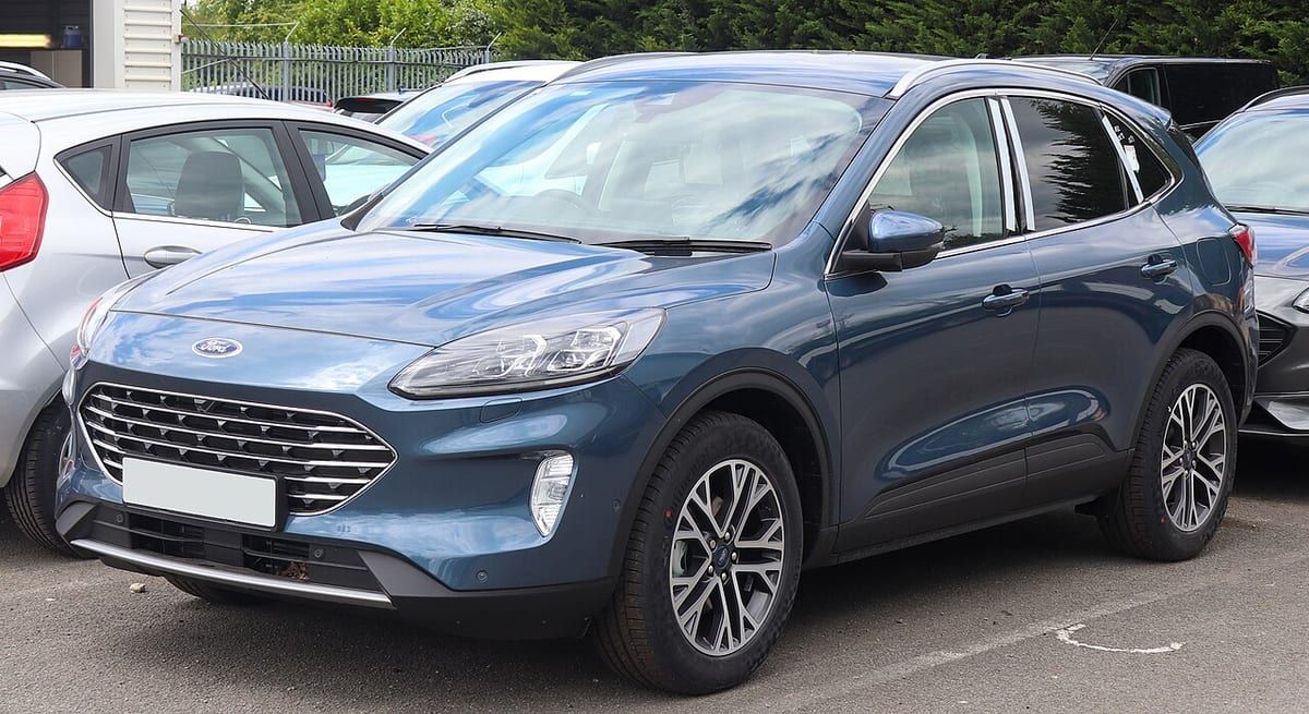 Ford Kuga II (2013) – schematy bezpieczników i przekaźników