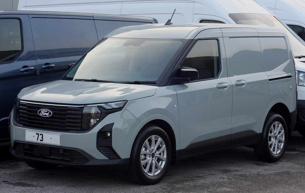 Ford Transit Courier (2014-2020) – schematy bezpieczników i przekaźników