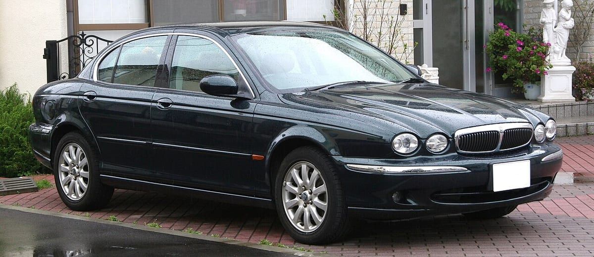 Jaguar X-Type (2001-2003) – schematy bezpieczników i przekaźników