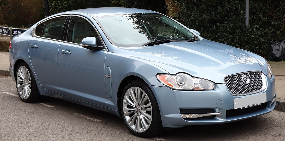 Jaguar XF (X250) (2008-2015) – schematy bezpieczników i przekaźników