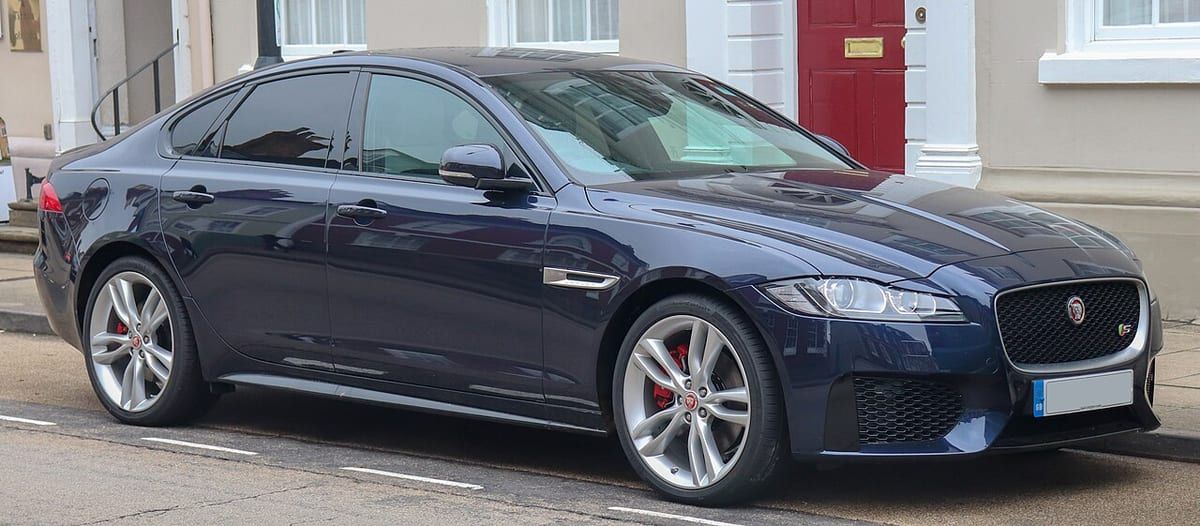 Jaguar XF (X260) (2016-2020) – schematy bezpieczników i przekaźników