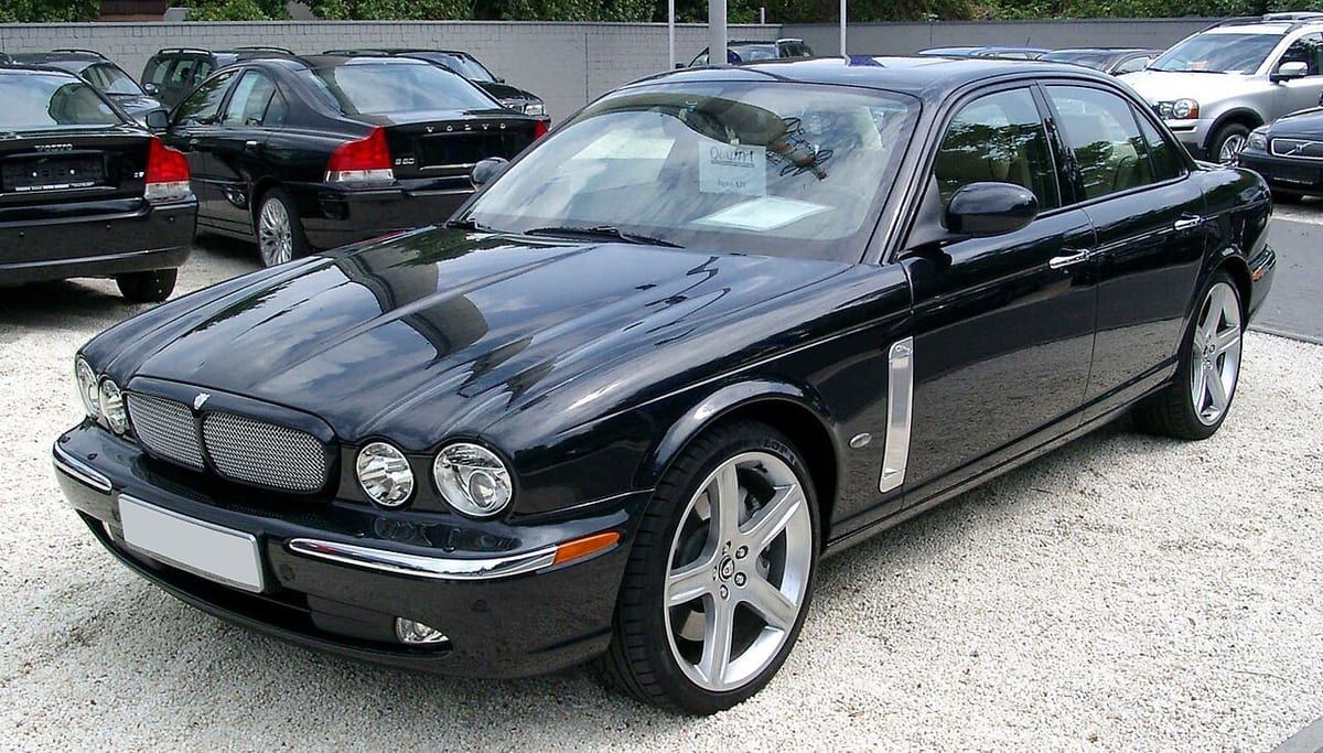 Jaguar XJ (X350) (2004-2010) – schematy bezpieczników i przekaźników