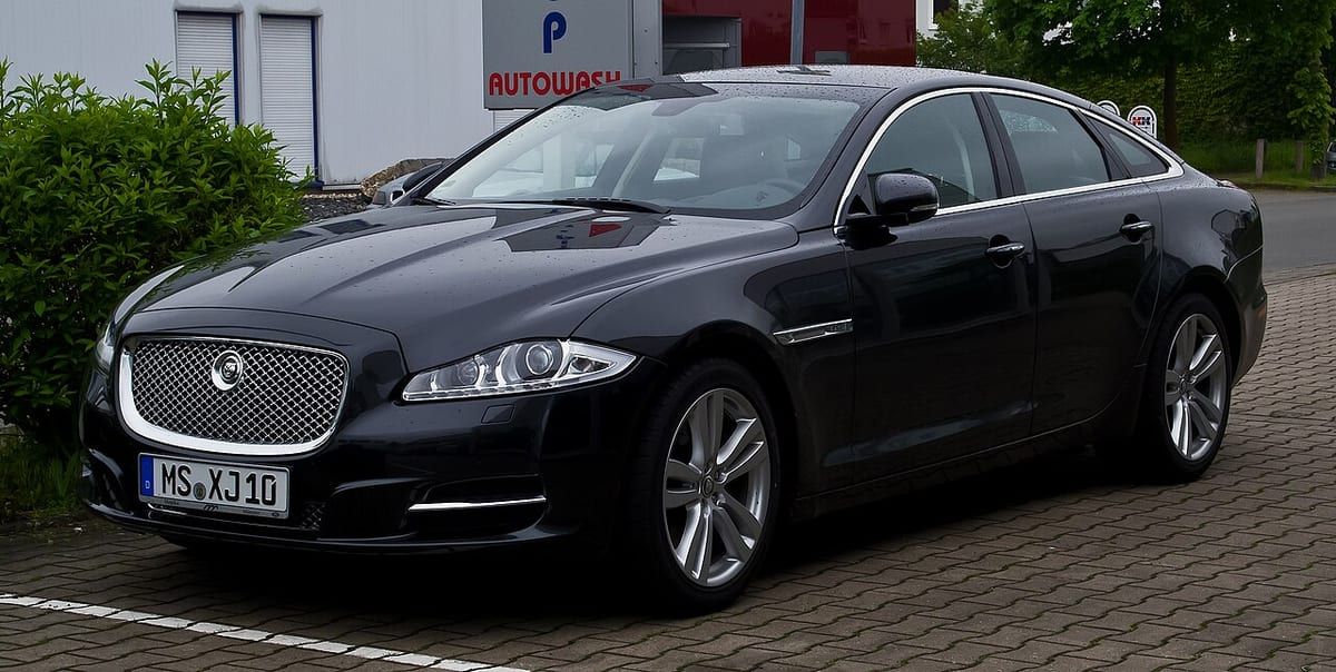 Jaguar XJ (X351) (2016-2019) – schematy bezpieczników i przekaźników