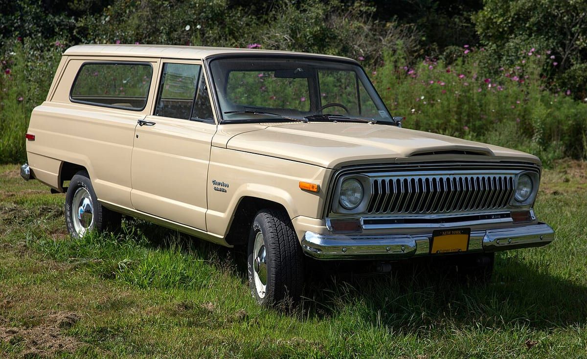 Jeep Cherokee I (SJ) (1974-1983) – schematy bezpieczników i przekaźników
