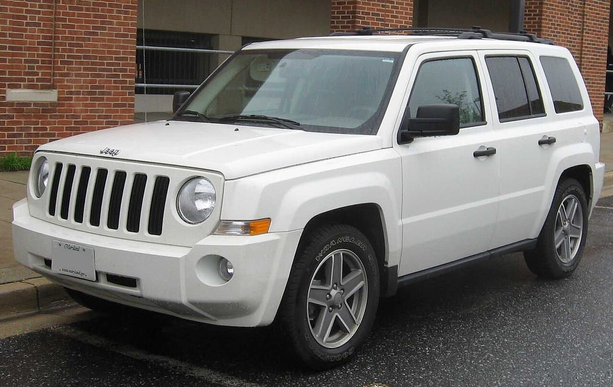 Jeep Patriot (2011) – schematy bezpieczników i przekaźników