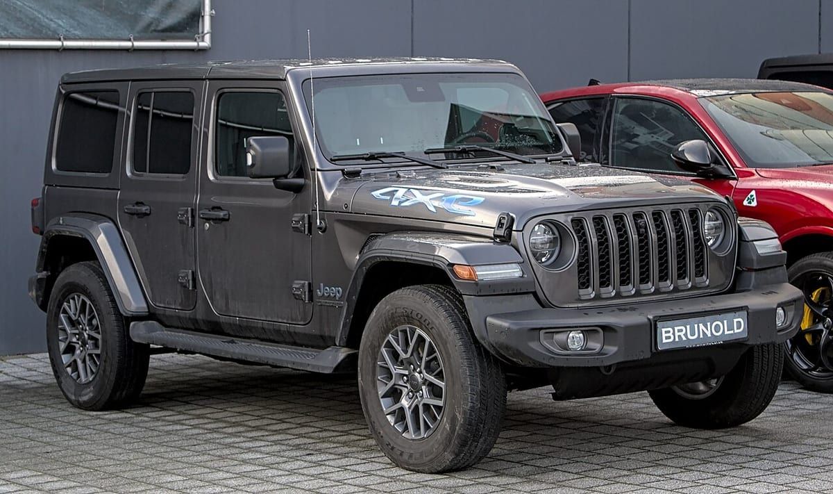 Jeep Wrangler JL (2017-2018) – schematy bezpieczników i przekaźników