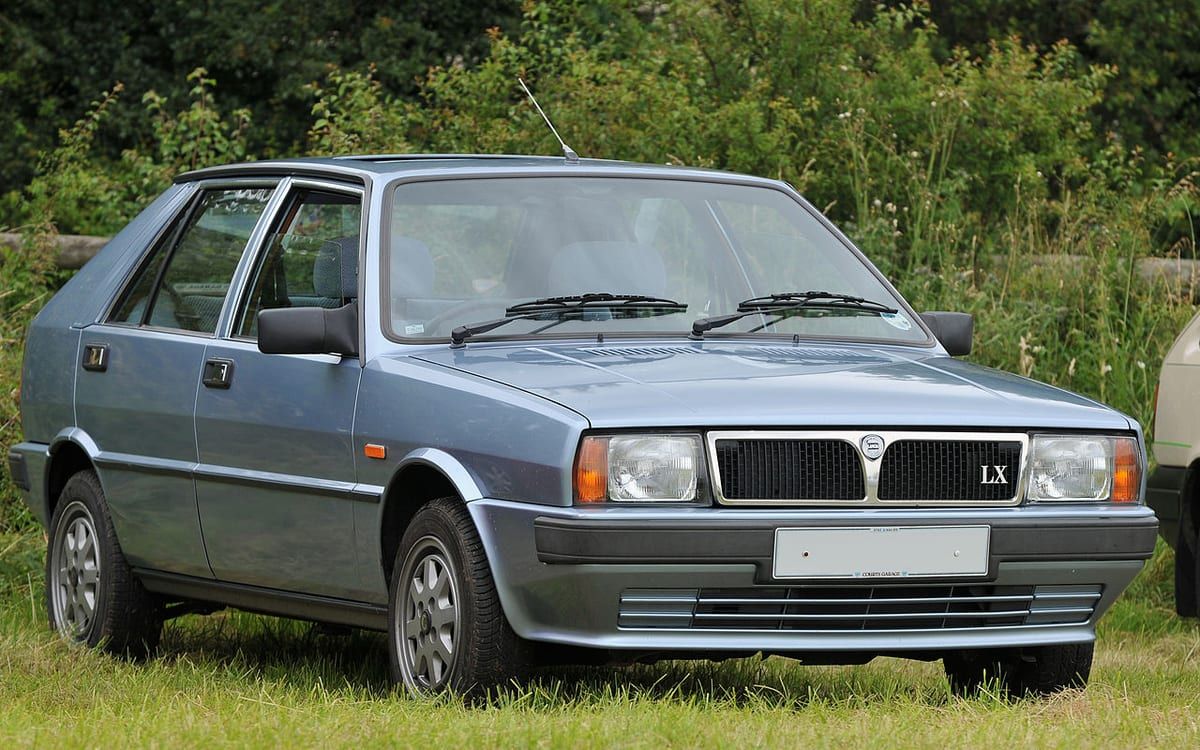 Lancia Delta (2008-2014) – schematy bezpieczników i przekaźników