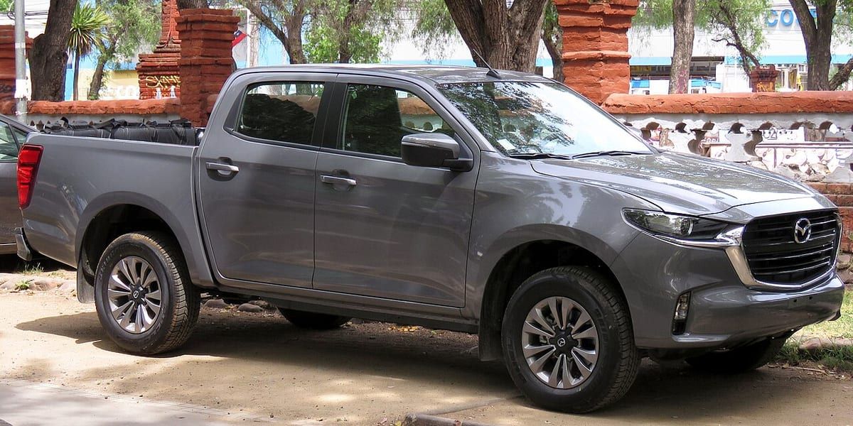 Mazda BT-50 II (2011-2019) – schematy bezpieczników i przekaźników