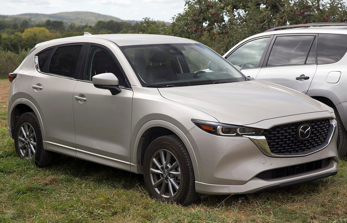 Mazda CX-5 II (2020) – schematy bezpieczników i przekaźników