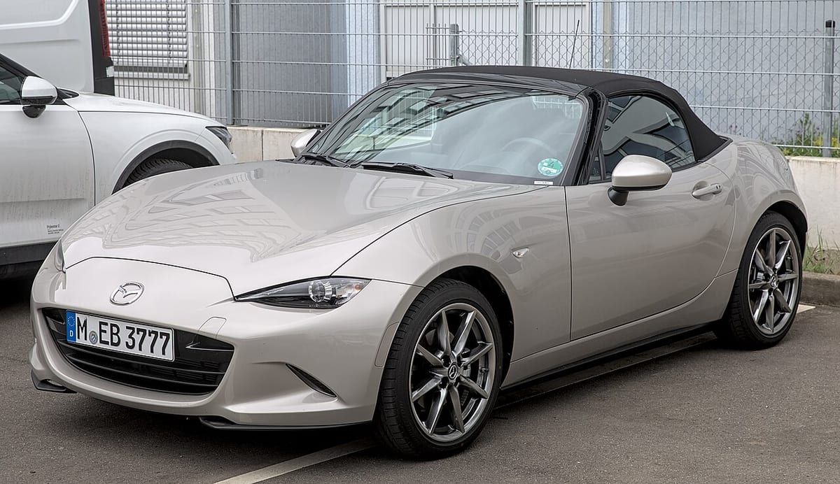 Mazda MX-5 I (1989-1997) – schematy bezpieczników i przekaźników