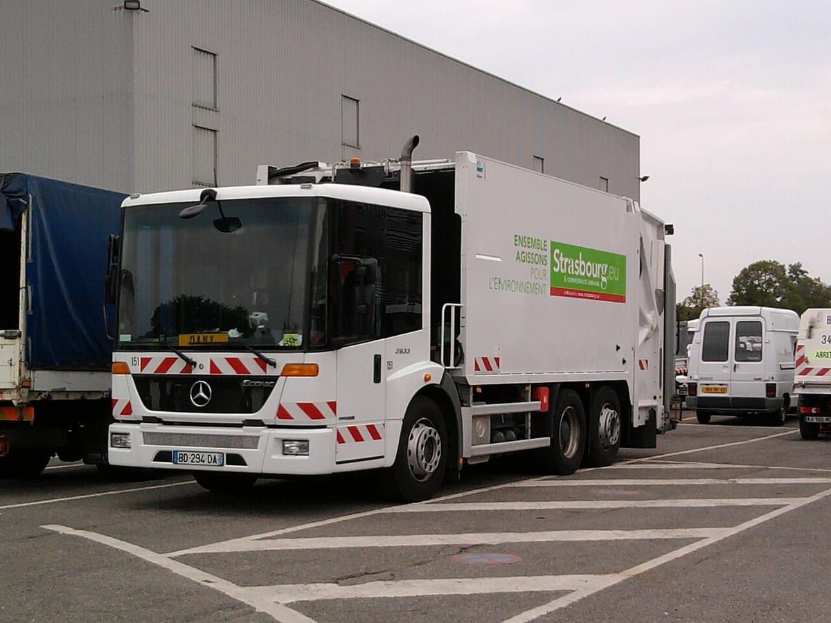 Mercedes-Benz Econic – schematy bezpieczników i przekaźników