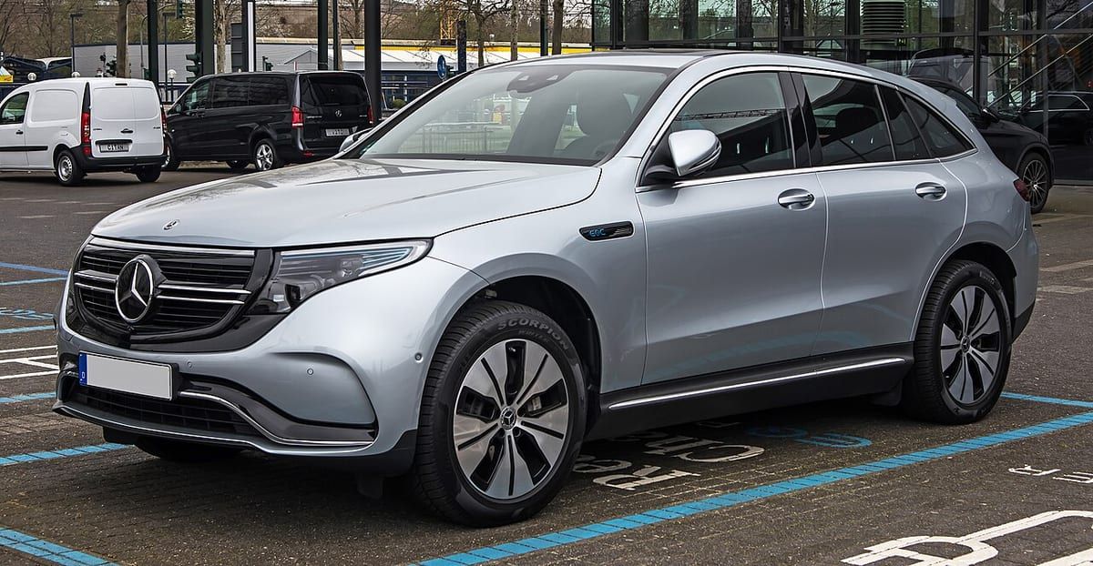 Mercedes-Benz EQC (2019-2023) – schematy bezpieczników i przekaźników