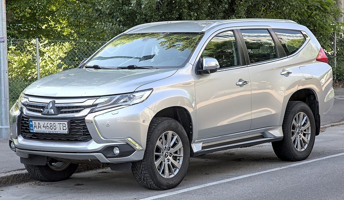 Mitsubishi Pajero II (1991-1999) – schematy bezpieczników i przekaźników