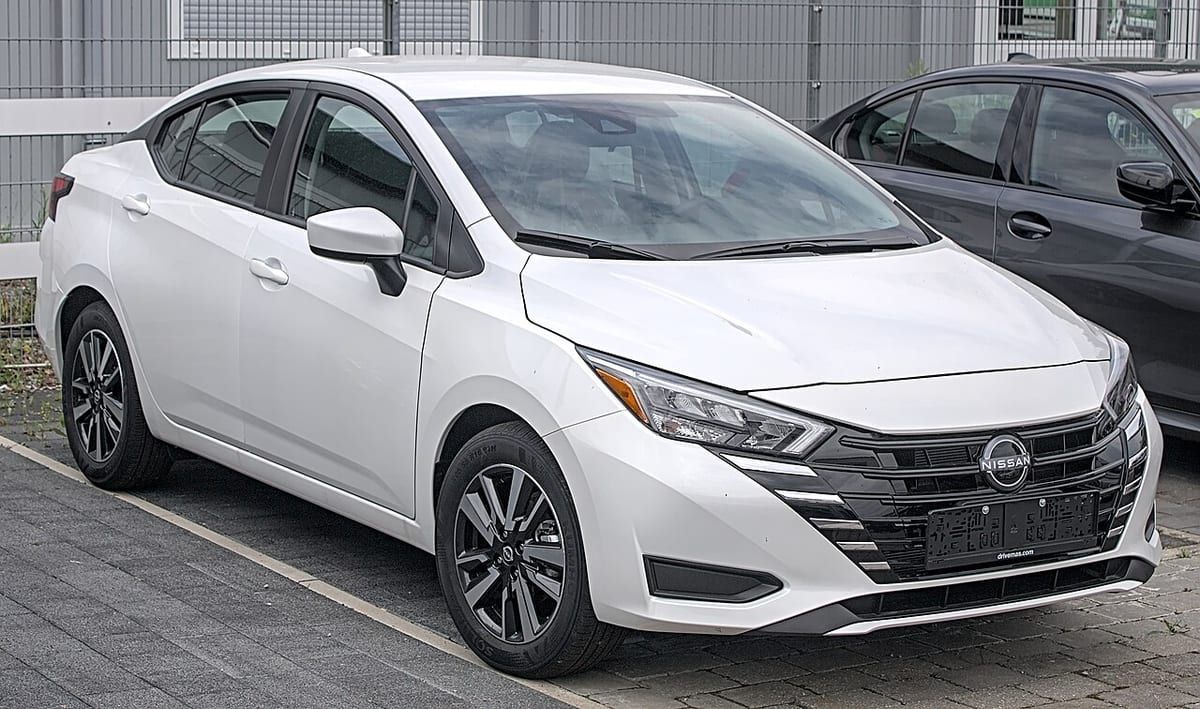 Nissan Almera (2013-2022) – schematy bezpieczników i przekaźników