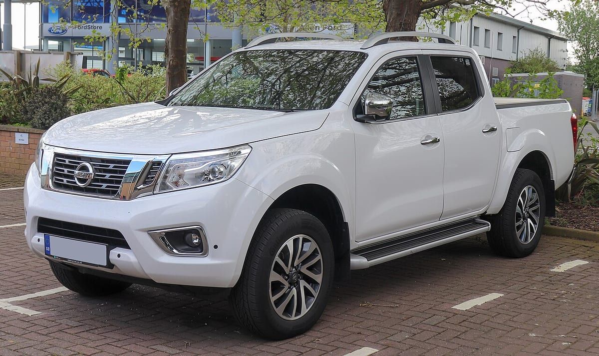 Nissan Navara D40 (2004-2014) – schematy bezpieczników i przekaźników