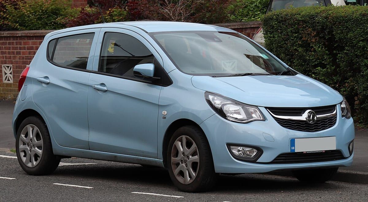 Opel KARL (2017) – schematy bezpieczników i przekaźników