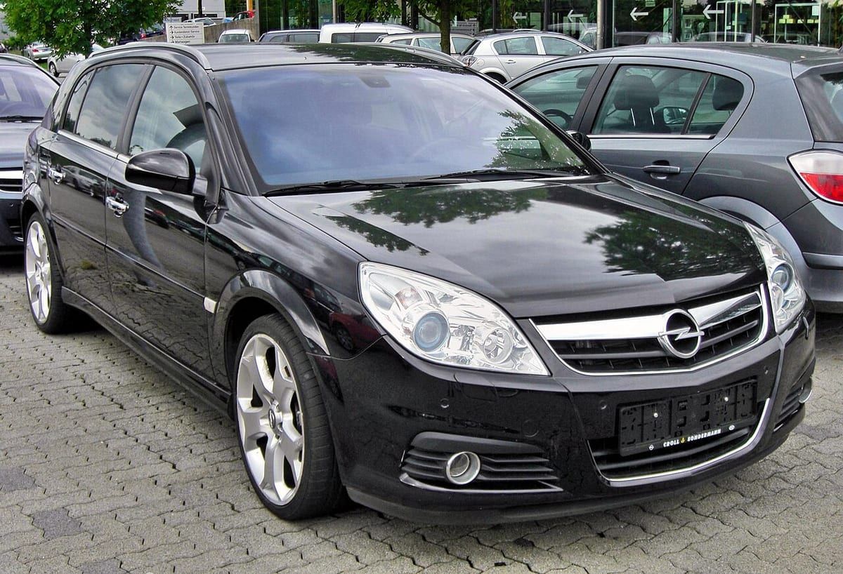 Opel Signum (2003 -2008) – schematy bezpieczników i przekaźników
