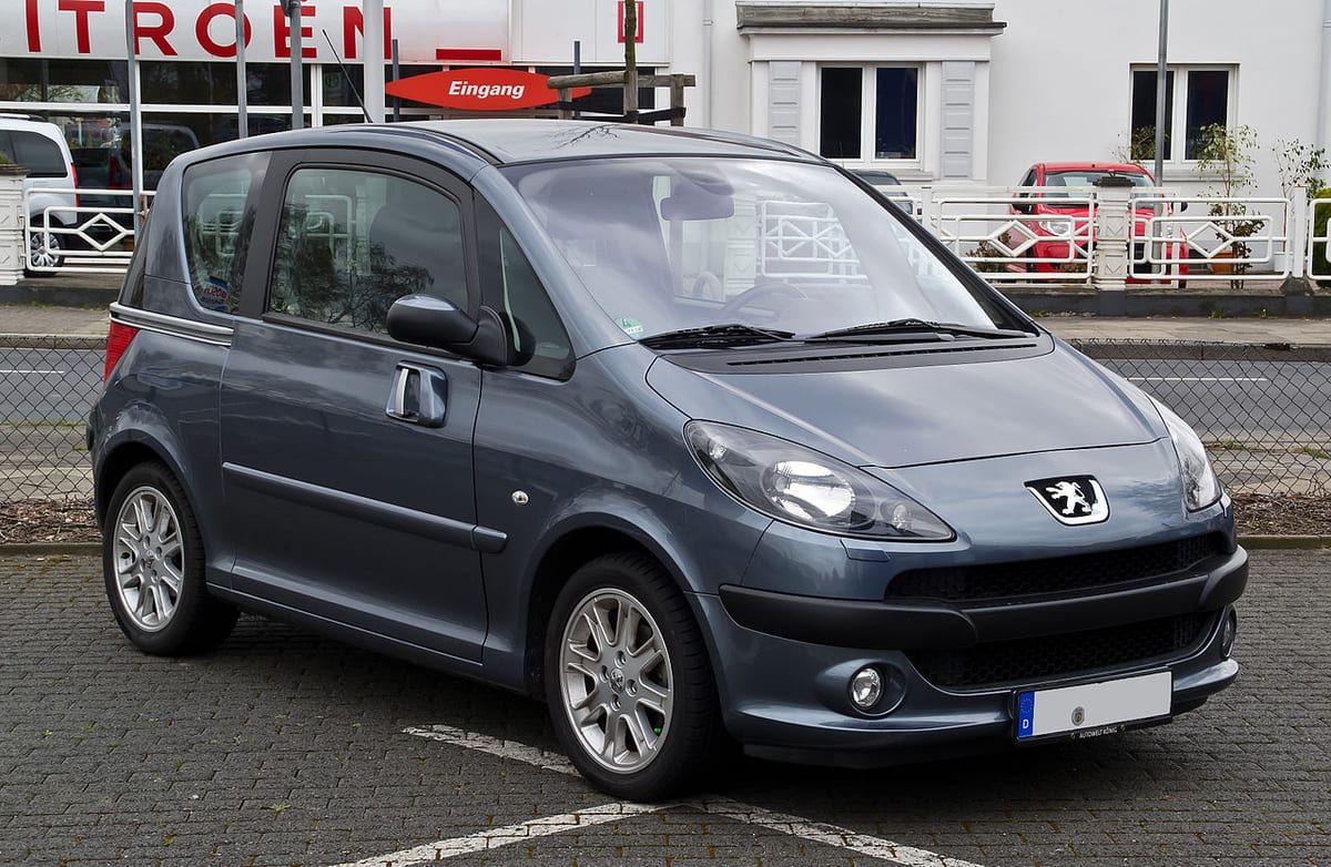 Peugeot 1007 (2007-2010) – schematy bezpieczników i przekaźników