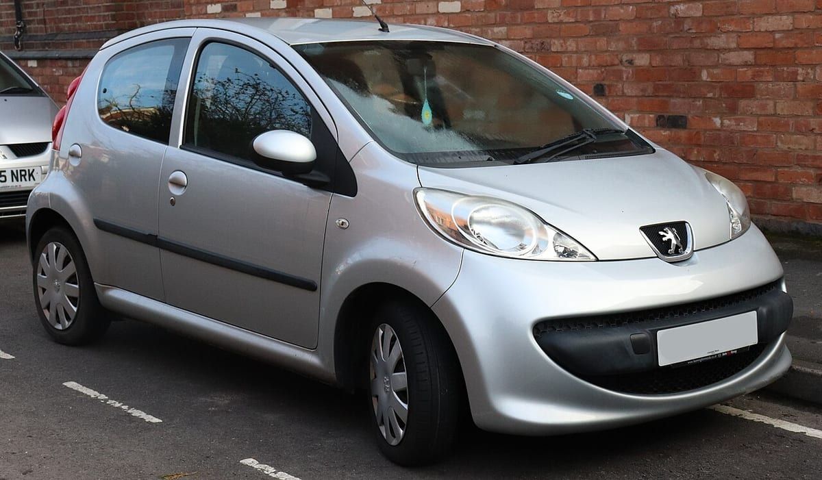 Peugeot 107 (2005) – schematy bezpieczników i przekaźników