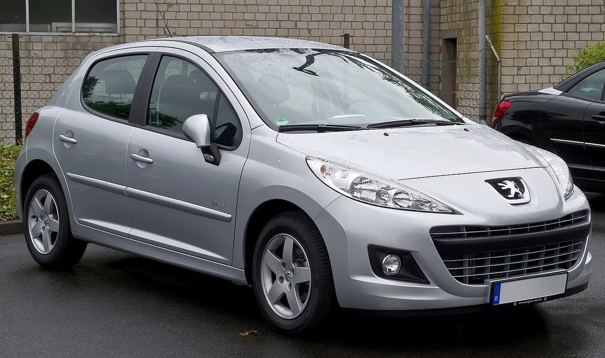 Peugeot 207 (2007) – schematy bezpieczników i przekaźników