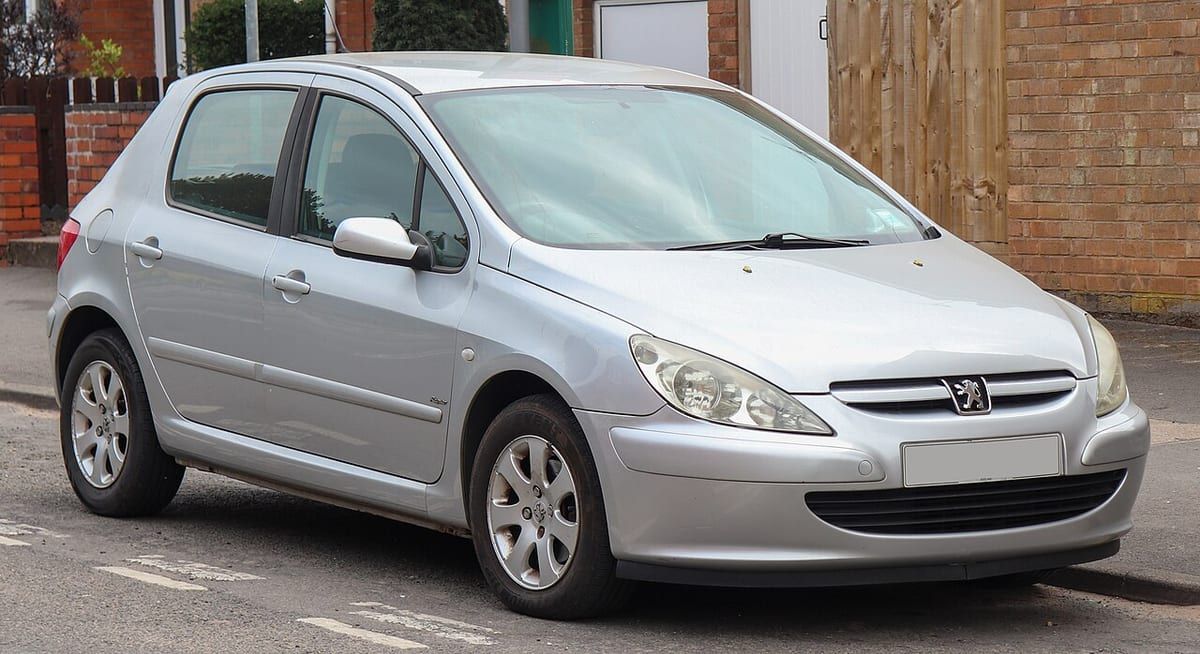 Peugeot 307 (2005-2006) – schematy bezpieczników i przekaźników