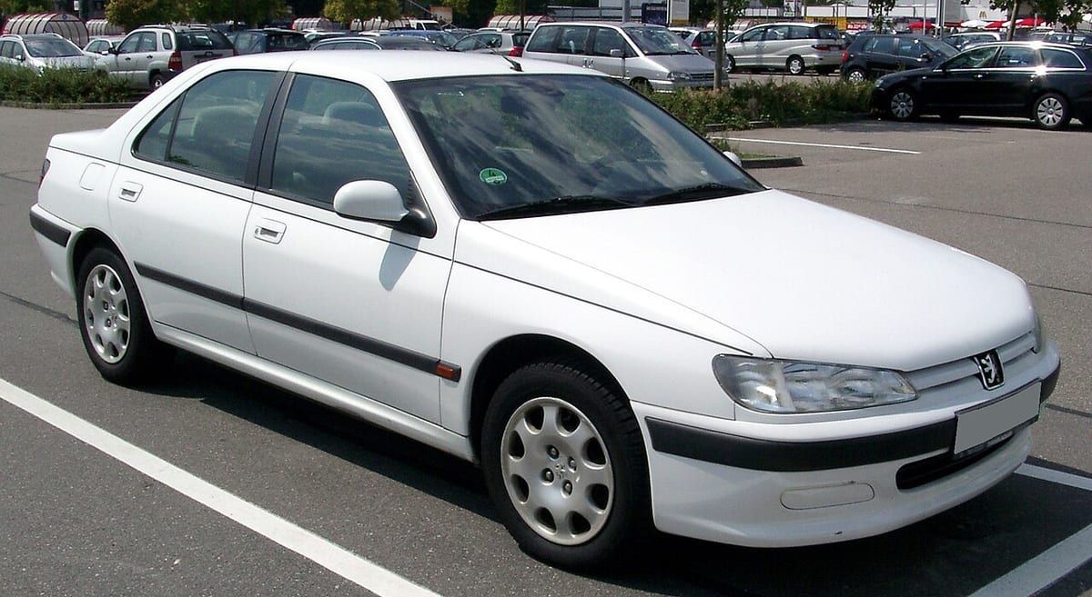 Peugeot 406 (2002-2004) – schematy bezpieczników i przekaźników