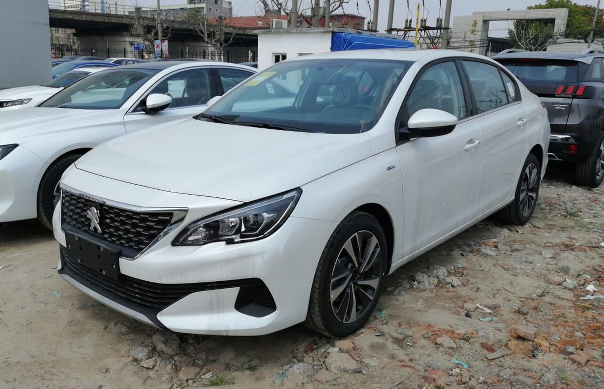 Peugeot 408 (2017-2020) – schematy bezpieczników i przekaźników