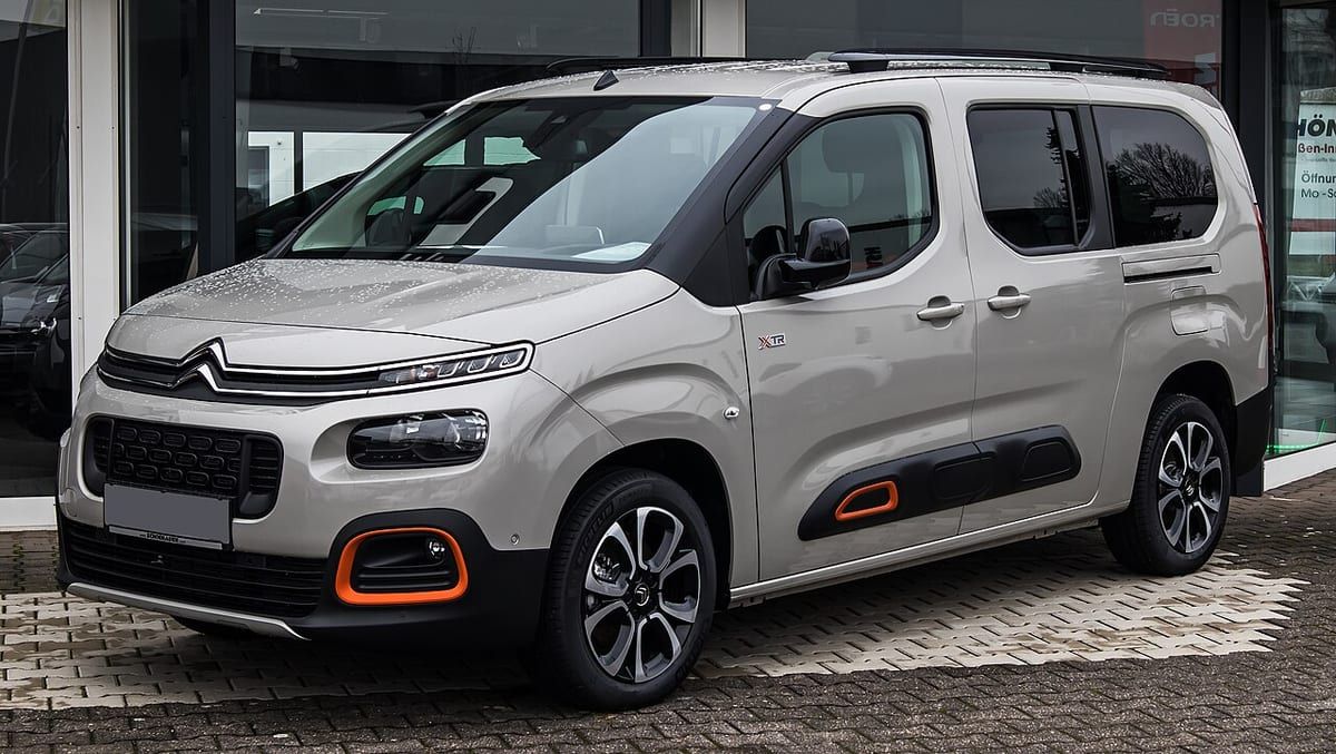 Peugeot Partner II (2014-2019) – schematy bezpieczników i przekaźników