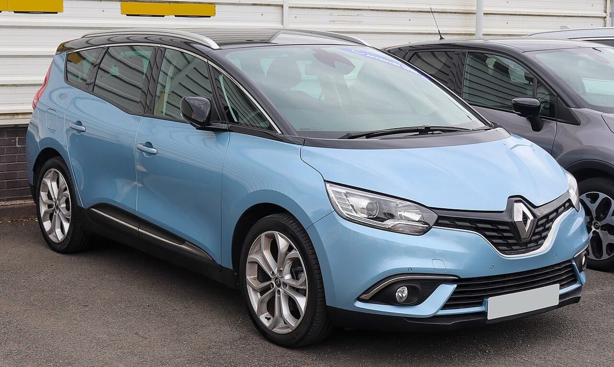 Renault Scenic II (2003-2010) – schematy bezpieczników i przekaźników