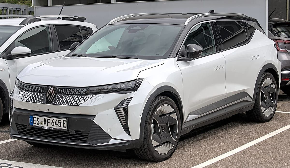 Renault Scenic IV (2016-2023) – schematy bezpieczników i przekaźników