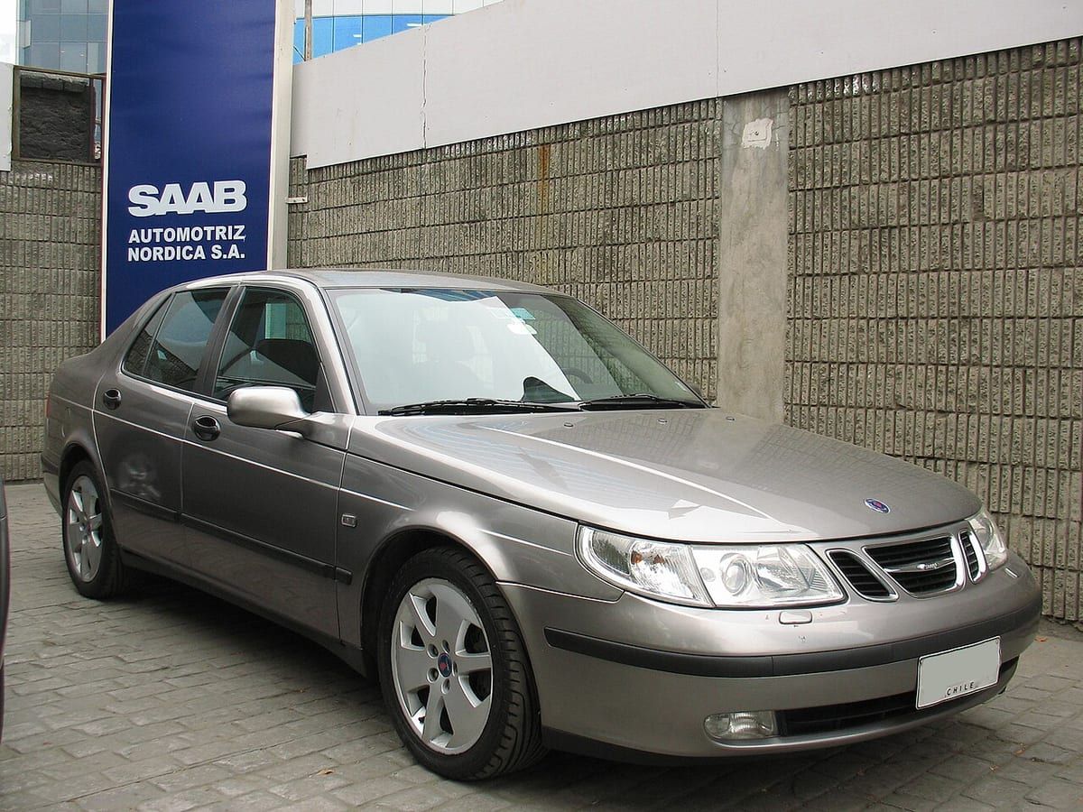 Saab 9-5 (1997-2000) – schematy bezpieczników i przekaźników