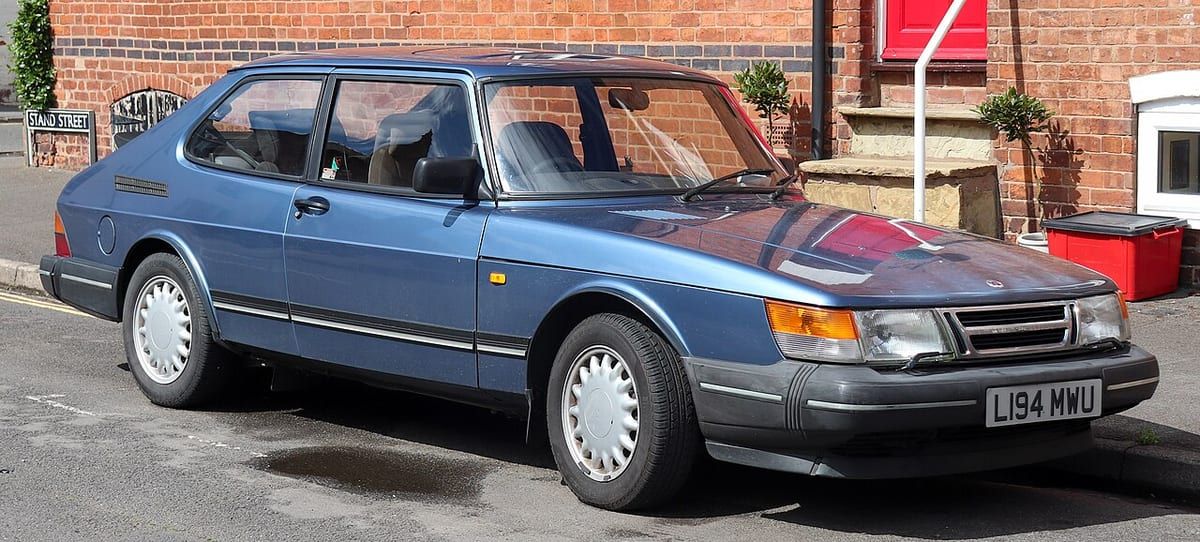 Saab 900 (1991-1994) – schematy bezpieczników i przekaźników