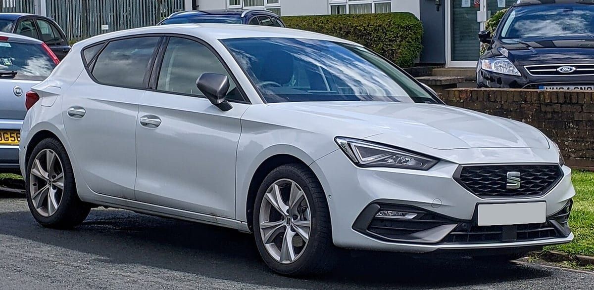 Seat Leon II (2009) – schematy bezpieczników i przekaźników