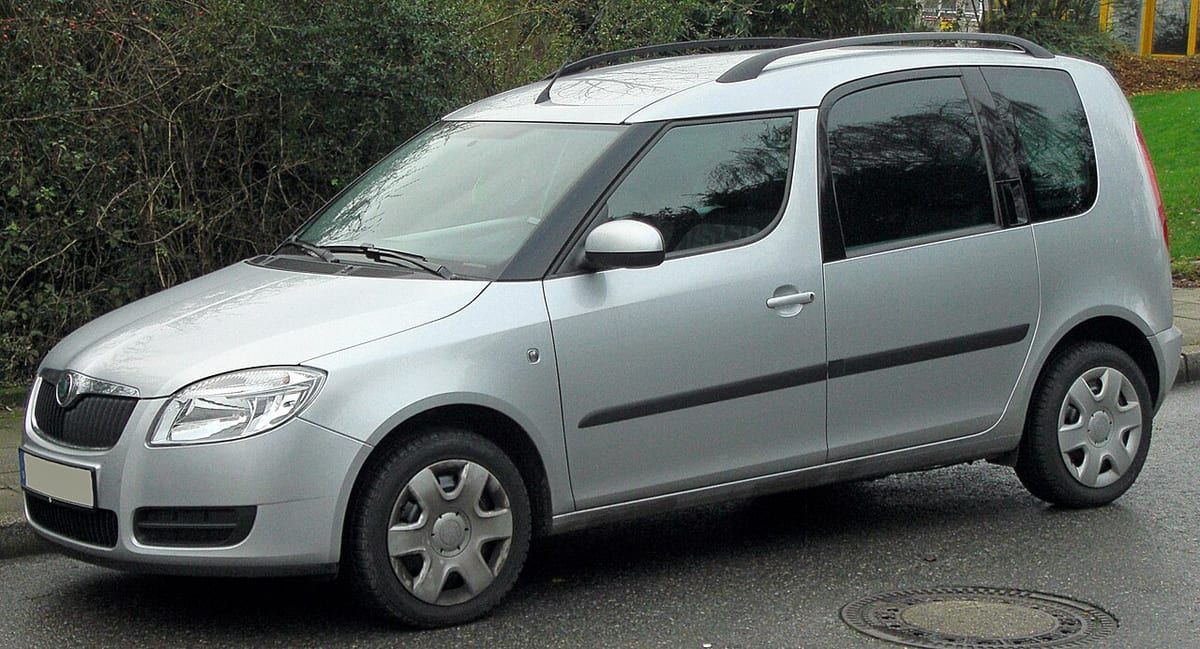 Skoda Roomster (2009) – schematy bezpieczników i przekaźników