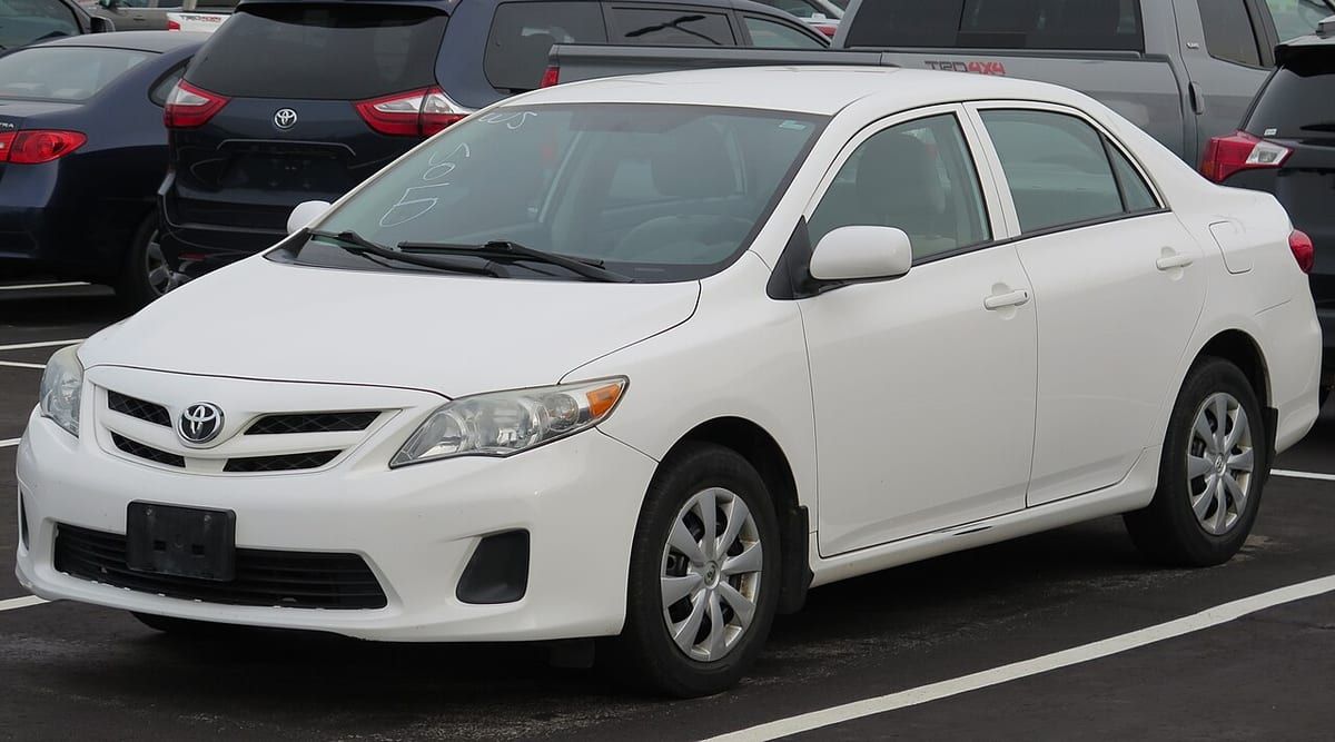 Toyota Corolla i Auris (E140/E150) (2007-2013) – schematy bezpieczników i przekaźników