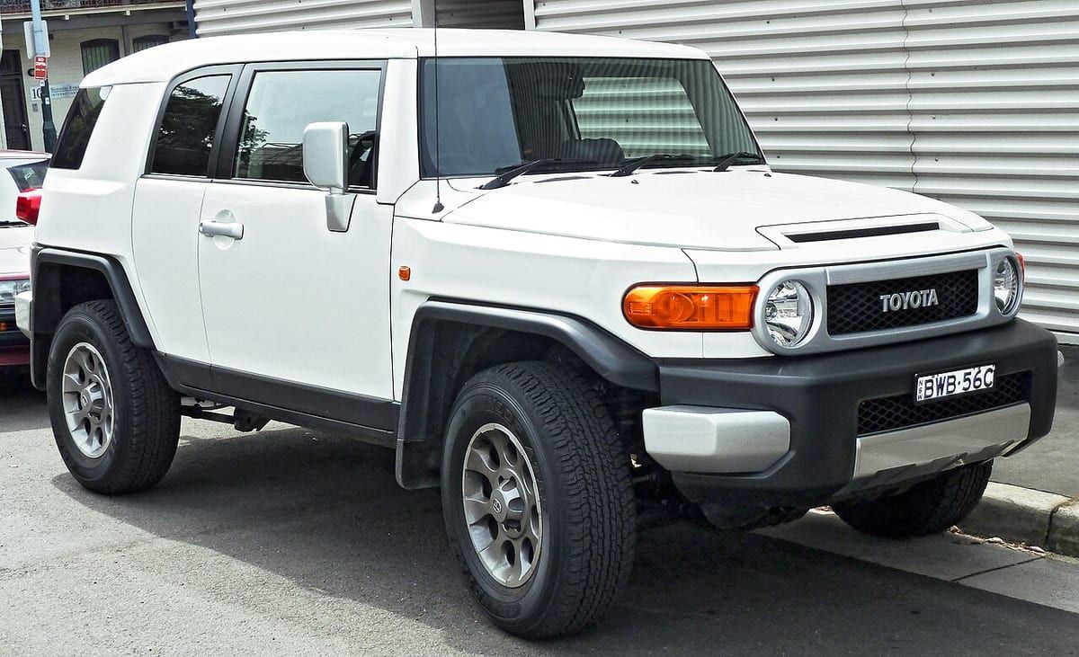 Toyota FJ Cruiser (2010) – schematy bezpieczników i przekaźników