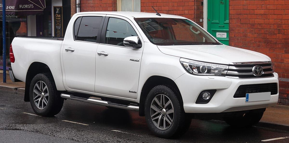 Toyota Hilux (2004-2015) – schematy bezpieczników i przekaźników