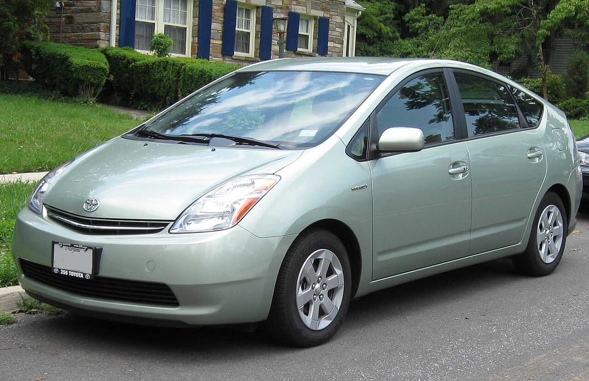 Toyota Prius (XW20) (2003-2009) – schematy bezpieczników i przekaźników
