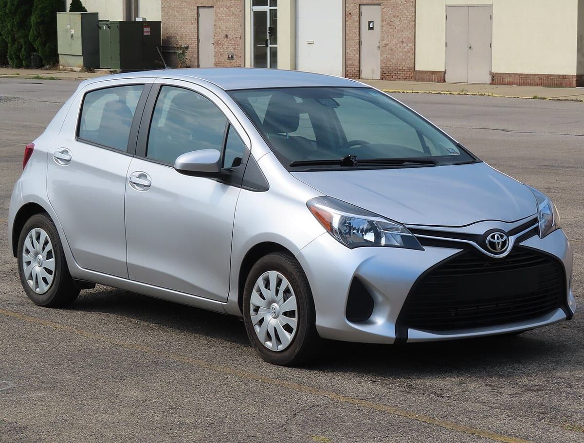 Toyota Yaris Hybrid (XP130) (2012-2017) – schematy bezpieczników i przekaźników