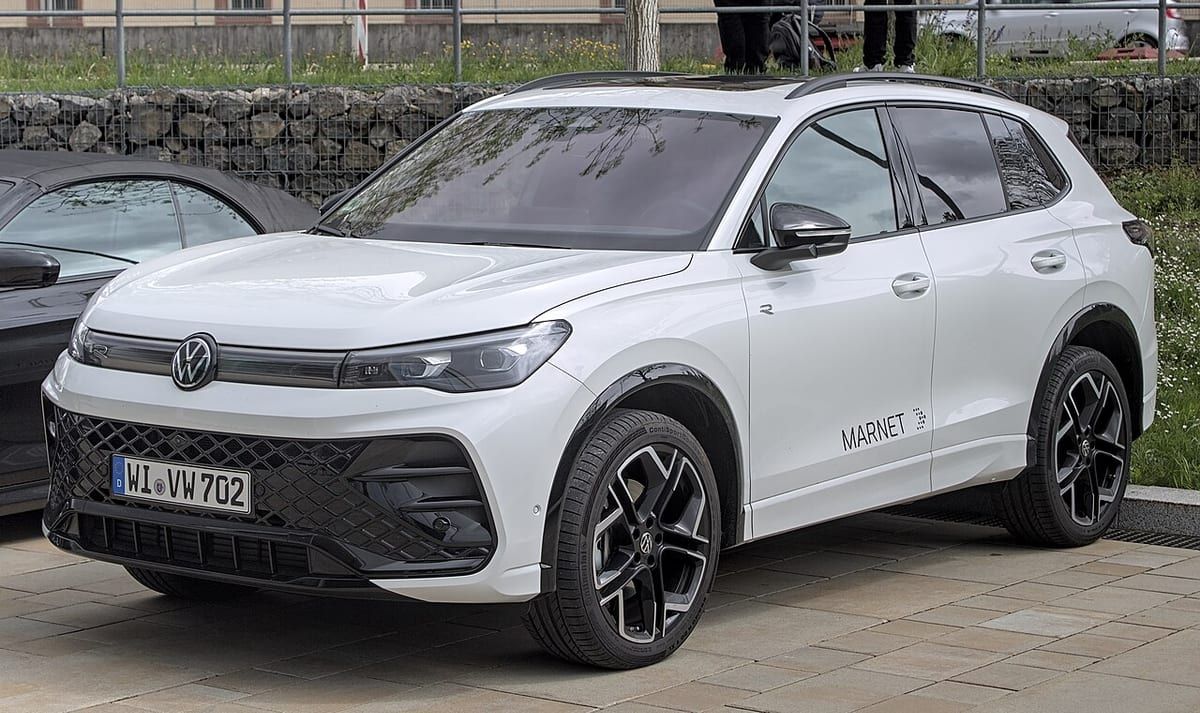 Volkswagen Tiguan II (2020-2023) – schematy bezpieczników i przekaźników