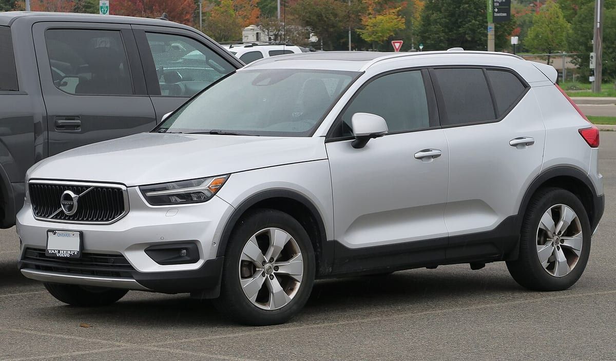 Volvo XC40 (2019) – schematy bezpieczników i przekaźników