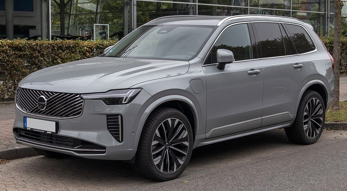 Volvo XC90 (2018) – schematy bezpieczników i przekaźników