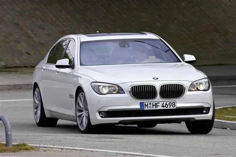BMW 7 F01-F02 (2008-2015) - schematy bezpieczników i przekaźników