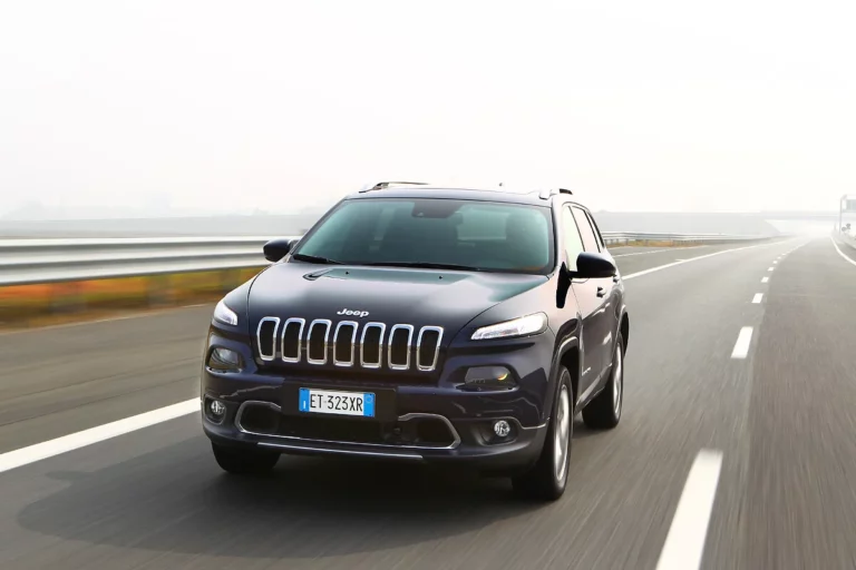 Jeep Cherokee KL (2014) - schematy bezpieczników i przekaźników