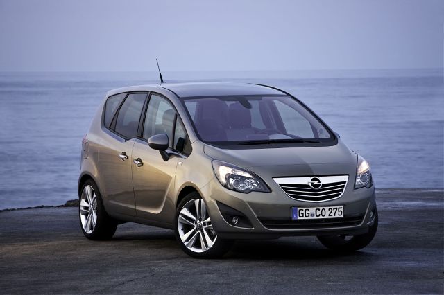 Opel Meriva B (2010-2011) - schematy bezpieczników i przekaźników