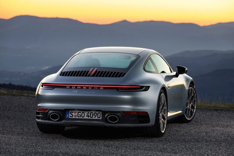 Porsche 911 (992) (2019-2021) - schematy bezpieczników i przekaźników