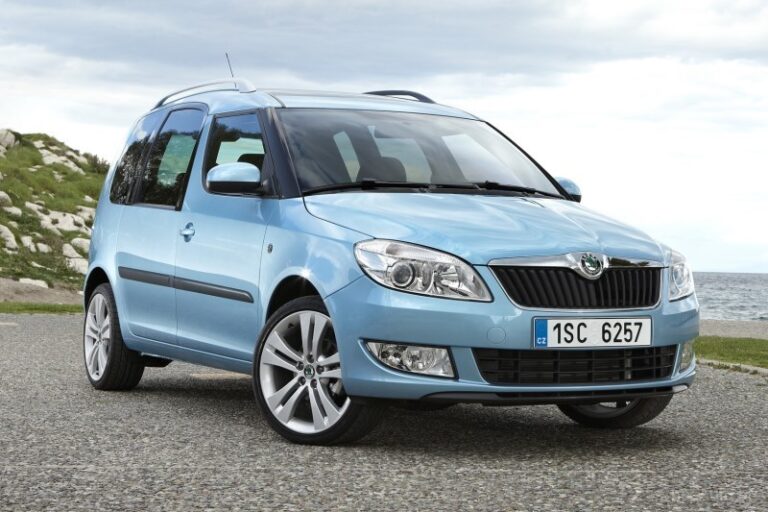 Skoda Roomster (2012) - schematy bezpieczników i przekaźników