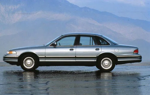 Ford Crown Victoria I (1991-1997) - schematy bezpieczników i przekaźników