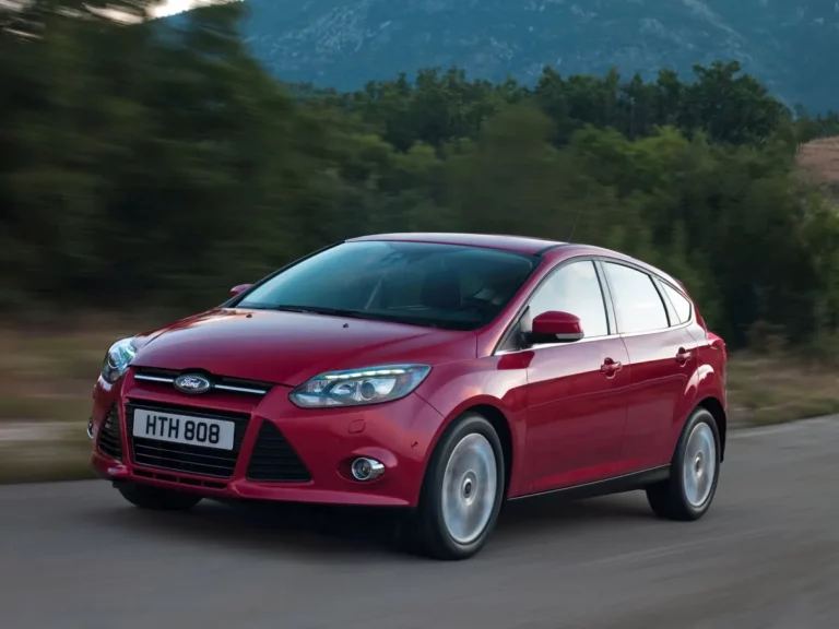 Ford Focus III (2013) - schematy bezpieczników i przekaźników