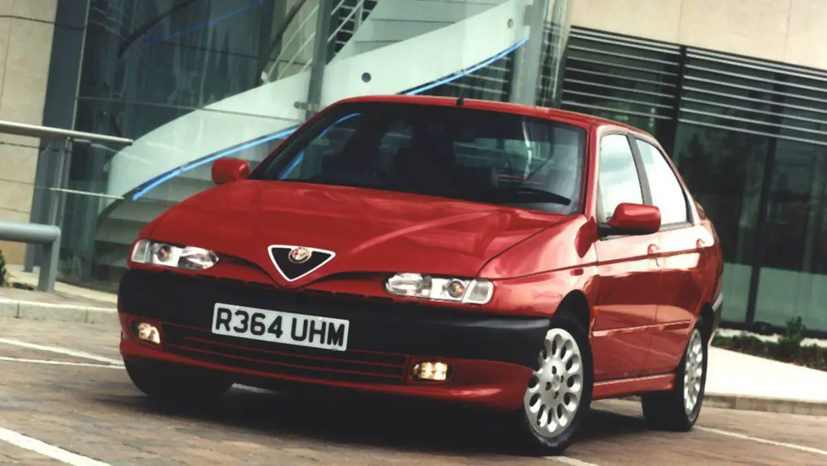 Alfa Romeo 146 (1994-2000) - schematy bezpieczników i przekaźników